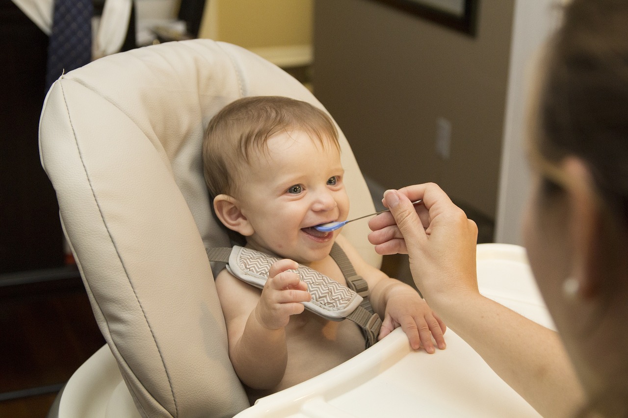Comment choisir un rehausseur de chaise avec dossier pour bébé ?